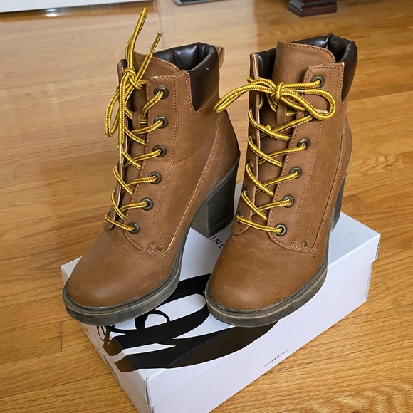 Dirty Laundry Lace Up Boots! 👢✨ - Picture 5 of 5